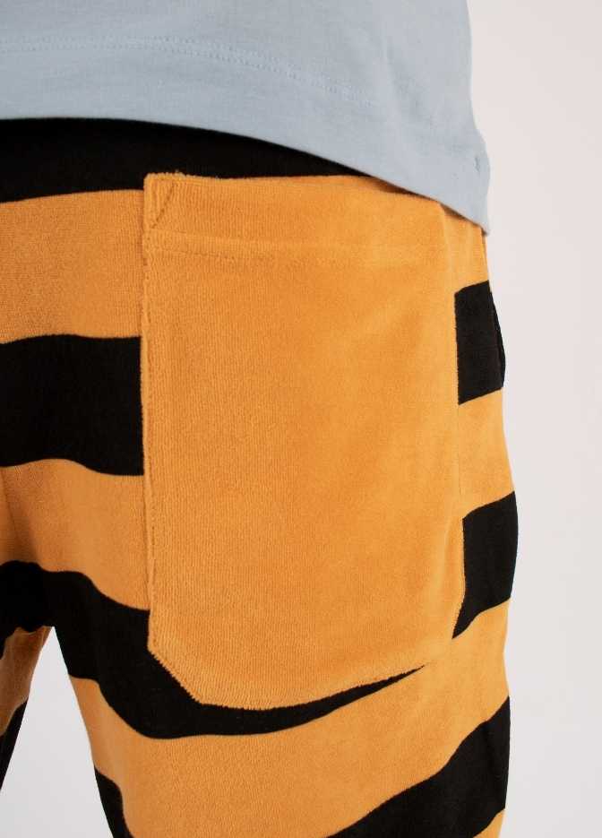 GOLDEN NUGGET TOWEL SHORTS ST closeup - back pocket - men's shorts with single back pocket